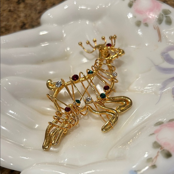 Jewelry - Holiday Elegant Stylized Gold Reindeer Brooch Grandma Core Cottage Core, Holiday